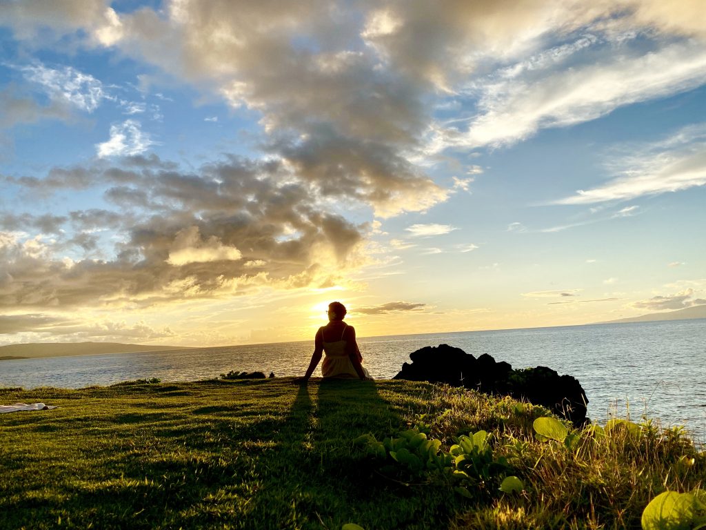 Watching the amazing sunset in Maui!! Perfect moment to connect with myself and this amazing universe!!
